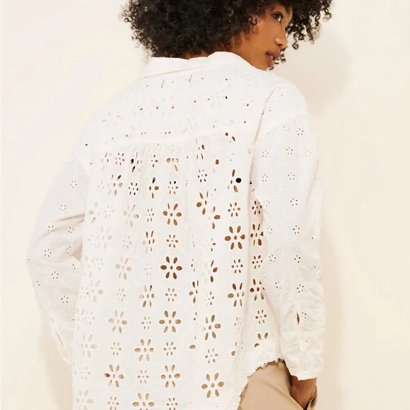 We The Free Mae Washed Eyelet Button Down Shirt size L - Picture 2 of 13